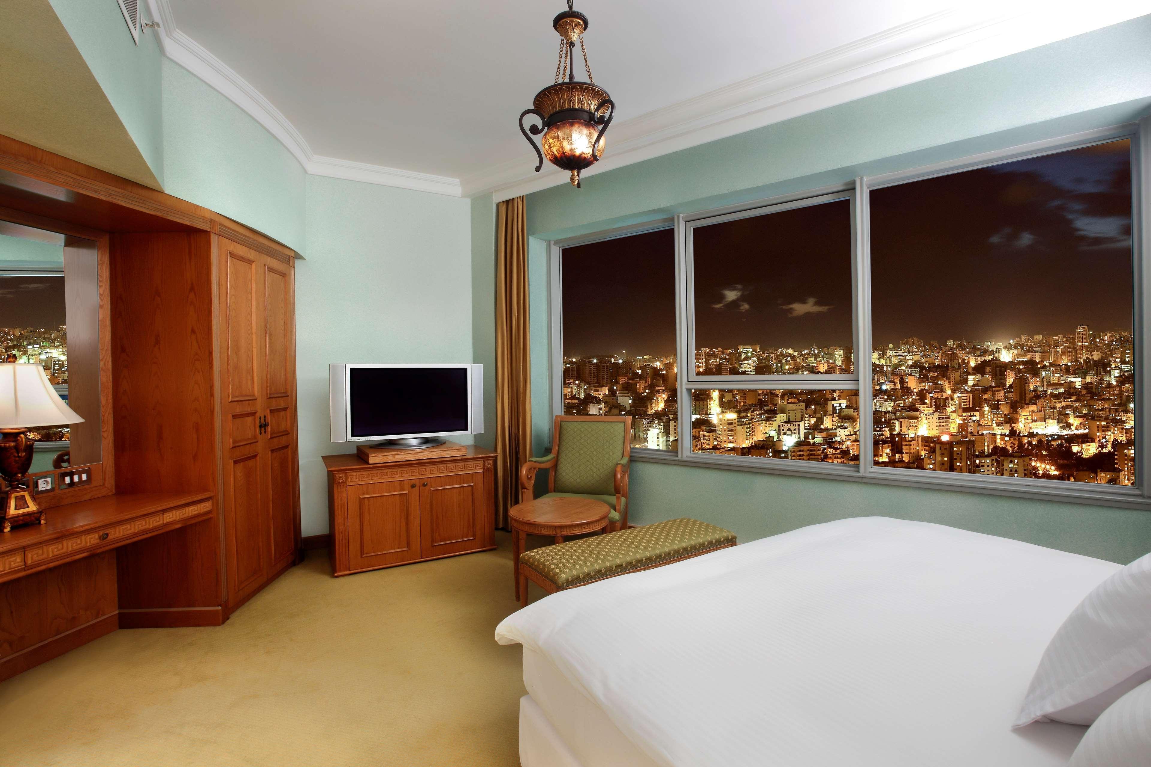 Hilton Beirut Habtoor Grand Hotel Extérieur photo