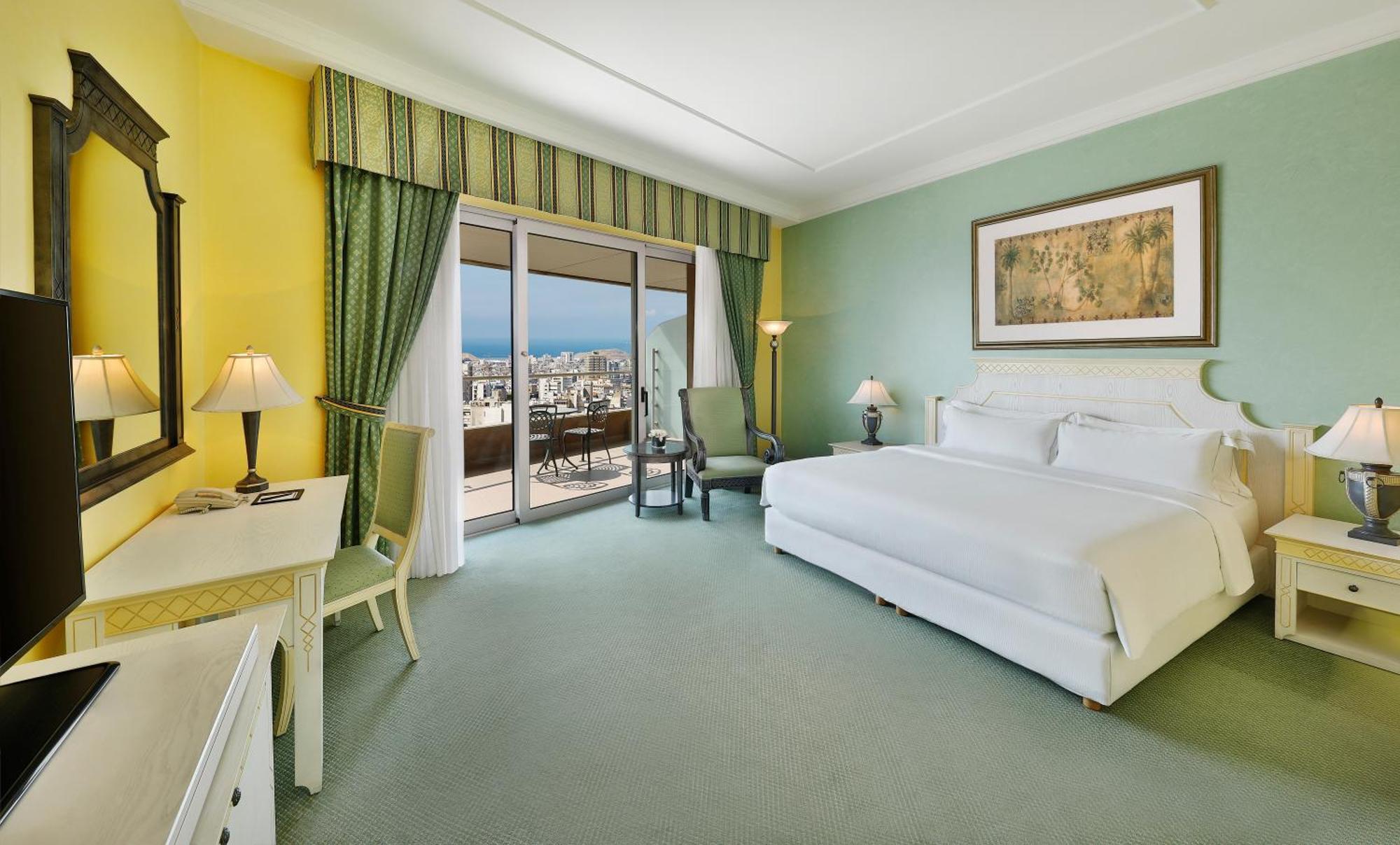 Hilton Beirut Habtoor Grand Hotel Extérieur photo